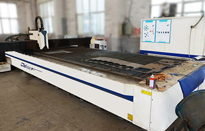 Laser cutting machine